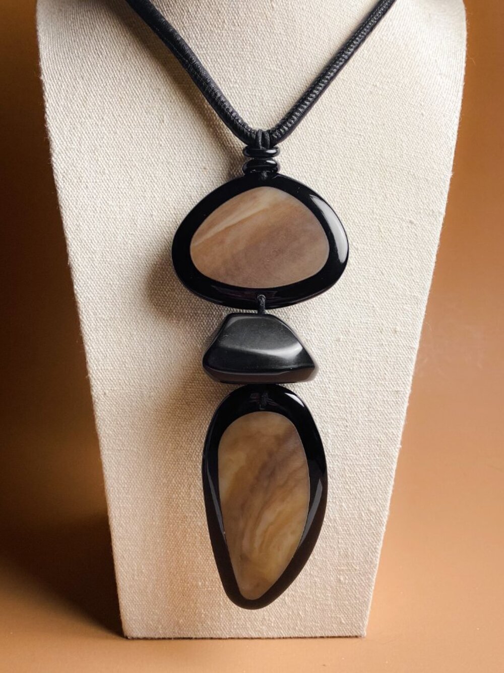 Lafayette 148 New York Large Faux Horn Pebble Modernist Pendant Leather Necklace